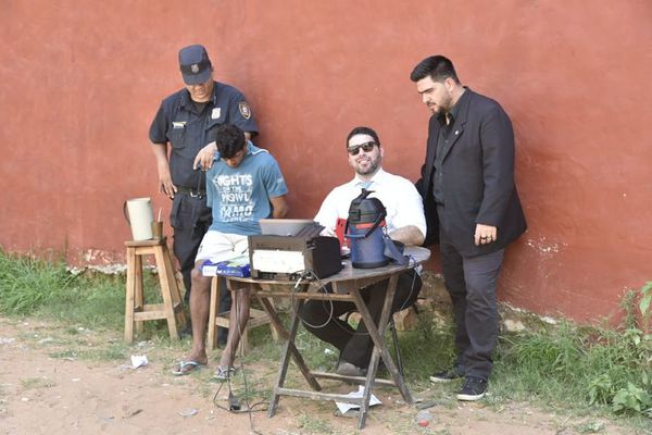 Tras principio de incendio en Juzgado, audiencias se realizan en el patio - Nacionales - ABC Color