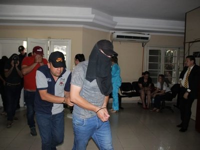 Fiscalía imputa a 21 policías tras supuesta protección a narcos