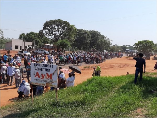 Se manifiestan en Arroyito familias beneficiadas con el programa Tekoporã