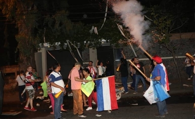 HOY / Realizan escrache contra titular de Petropar y cuestionan impunidad pese a denuncias