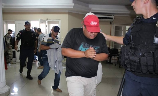 HOY / Imputan a 21 agentes policiales, tras descubrirse esquema de protección a narcos