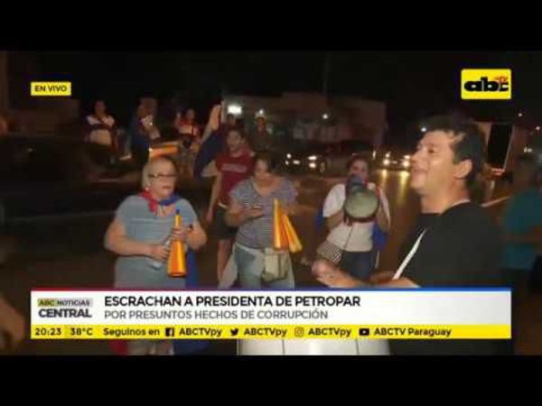 Escrachan a presidenta de Petropar - ABC Noticias - ABC Color