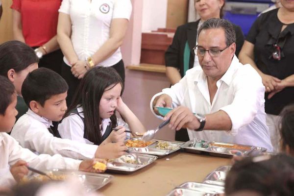 Gobernación de Central reparte el almuerzo escolar a bajo costo