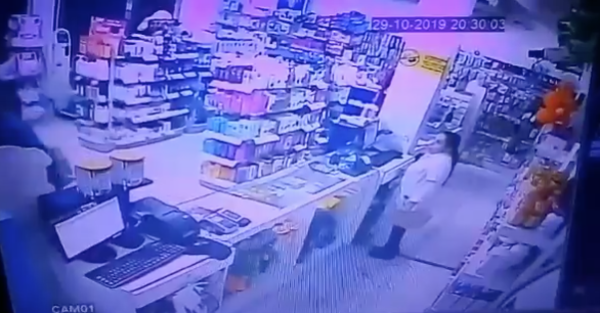 HOY / Asaltan farmacia en Limpio, policía detiene a los 4 autores