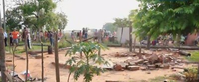 Desalojo pacífico de cerca de 80 familias de un predio en Luque - ADN Paraguayo