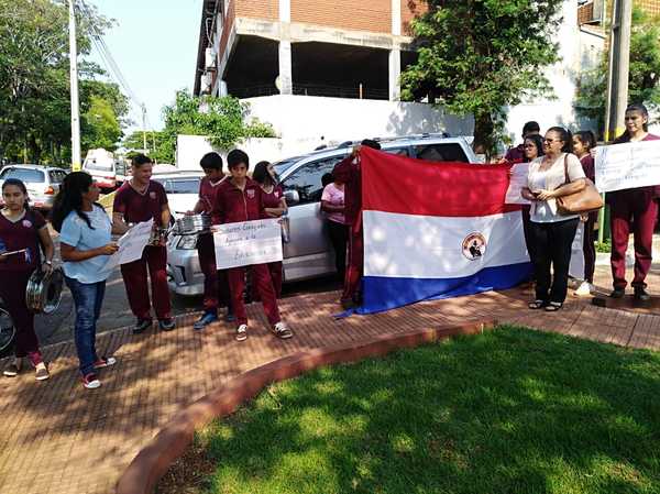 Conflicto por terreno entre institución educativa y vecinos en Presidente Franco