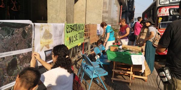 Ambientalistas protestan frente al MOPC en contra del Corredor Vial