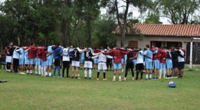 HOY / Atyreños vuelven a entrenar, pero con nuevo técnico