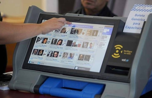 HOY / TSJE licita máquinas electrónicas por US$ 22 millones: Tufo a cocinada y riesgos de "hackeada" en elecciones