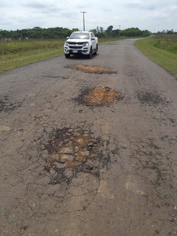 Asfaltado, con numerosos baches antes de su culminación en Bella Vista - Nacionales - ABC Color