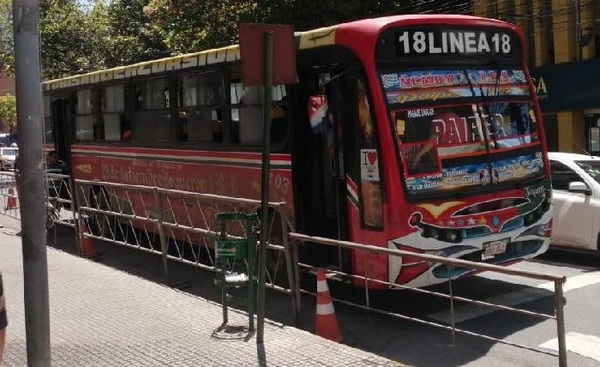 MOPC informa que el "18 rojo" no tiene permiso para circular