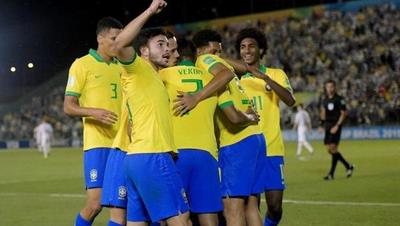 3-0: Brasil golea con uno menos y se mete en octavos - .::RADIO NACIONAL::.