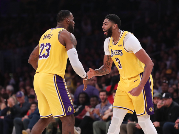 Davis encamina cómoda victoria de los Lakers