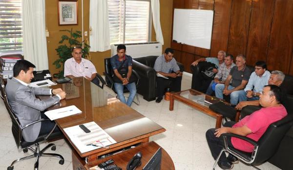 Campesinos apoyan proyecto de ley para venta de tierras de Antebi Cue | .::Agencia IP::.