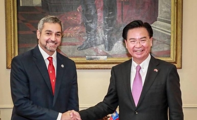 HOY / Con el 'fantasma' de la China  roja de fondo, Abdo y canciller  de Taiwán afianzan relación