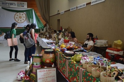 Facultad de Economía habilita expo para emprendedores con asesoramiento gratuito