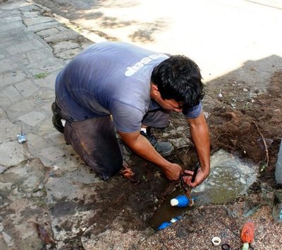 Essap pierde un 42% de agua por caños rotos y conexiones clandestinas » Ñanduti