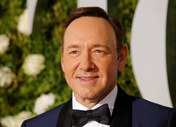 Retiran demanda de acoso sexual a Kevin Spacey, tras la muerte de su acusador