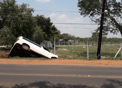 Limpio: Conductora chocó contra una columna | Noticias Paraguay