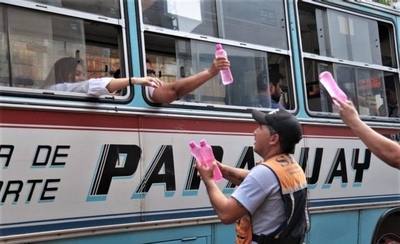 HOY / Agua fresca en paradas de micros: ante ola de calor que puede matar activan alerta