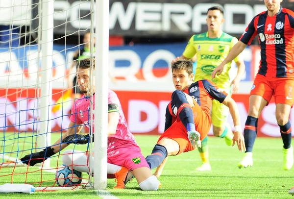 Ángel Romero marcó, pero San Lorenzo cayó ante Defensa