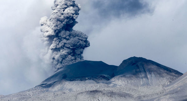 Volcán en el sur de Perú experimenta segunda explosión en una semana » Ñanduti
