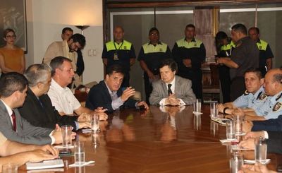 Fuerte control a hinchas de Colón y 150 con prohibición de ingresar - Deportes - ABC Color