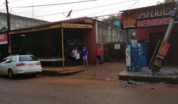 Borracho deja sin luz barrio de CDE