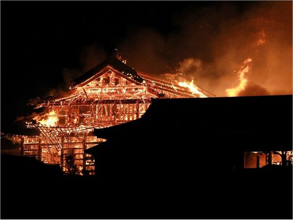 Arde legendario castillo japonés, patrimonio de la humanidad