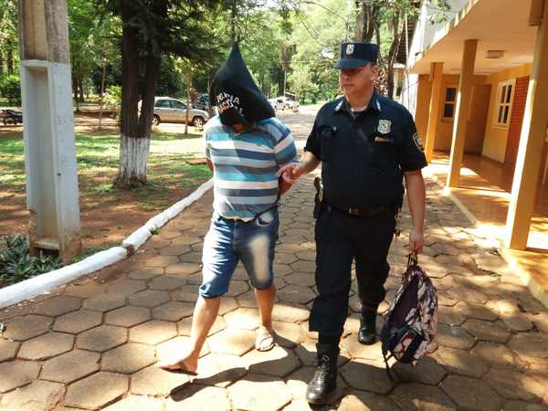 Atrapan a personal policial con vehículo denunciado como robado en Brasil