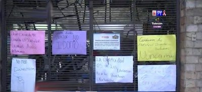 Alumnos toman el colegio Stella Maris exigiendo la salida del director | Noticias Paraguay