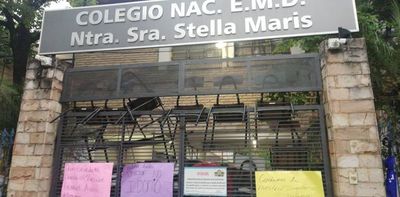 Alumnos toman el colegio Stella Maris y piden la salida del director