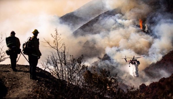 Nuevos incendios alentados por fuertes vientos ponen en jaque a California - .::RADIO NACIONAL::.