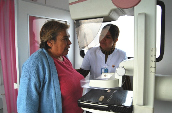 Instan a las mujeres a hacerse control mamográfico anual desde los 40 años | .::Agencia IP::.
