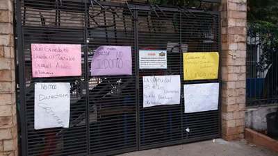 Toman colegio y piden destitución del director » Ñanduti