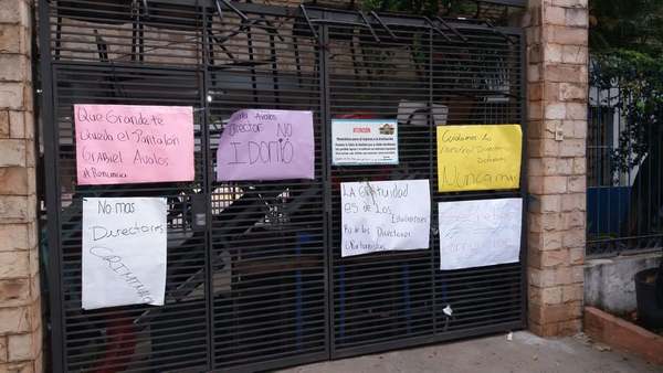 Toman colegio y piden destitución del director » Ñanduti