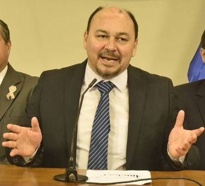 Afirma que aduaneros piden su “cabeza” porque lucha contra los corruptos - Nacionales - ABC Color
