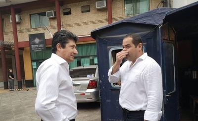HOY / Concejales piden intervenir comuna lambareña