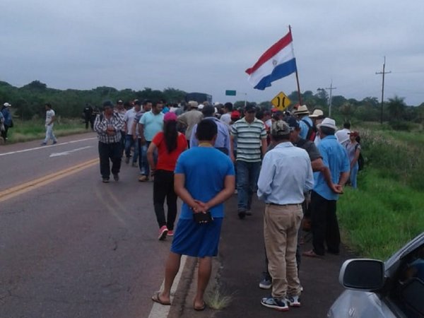 Productores de papa y cebolla reclaman mercado ante escasa venta