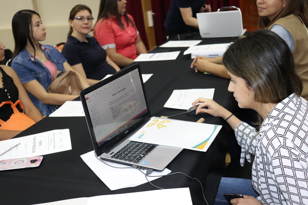 Jóvenes del sur se capacitan para hacer realidad sus planes de negocios » Ñanduti