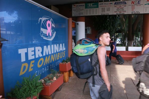 Intendencia de Ciudad del Este entrega terminal de buses a firma privada