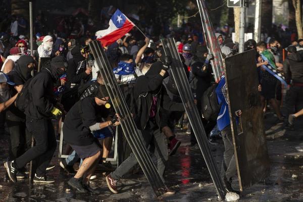 En medio de un paro general con movilización, Piñera suspende dos importantes cumbres internacionales en Chile - ADN Paraguayo
