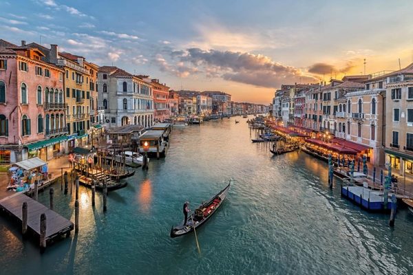 Venecia enamora con sus canales y góndolas