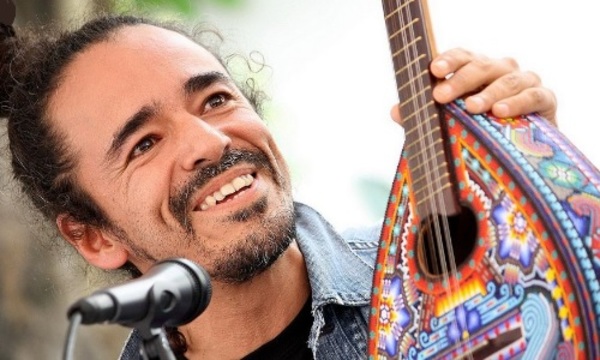 Vocalista de Café Tacvba a favor del Jardín Botánico