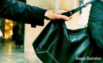 Prisión preventiva para hombre que asaltó a una mujer en un semáforo