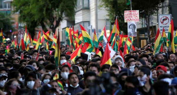 Dos muertos y varios heridos aumentan la tensión de conflicto postelectoral en Bolivia | .::Agencia IP::.