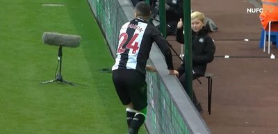 Merecido premio para pasapelotas que alentó a Almirón tras fallar un gol | Noticias Paraguay