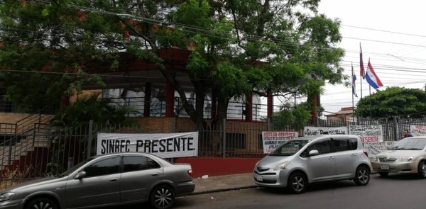 HOY / Huelga en Registro Civil sigue y solo hacen trámites excepcionales