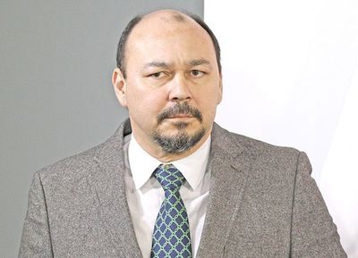 Director de Aduanas dice que hay políticos que le piden 'que baje controles'