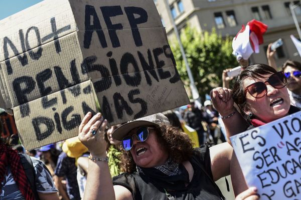 Cambiar la Constitución heredada de Pinochet: opción para desactivar crisis en Chile